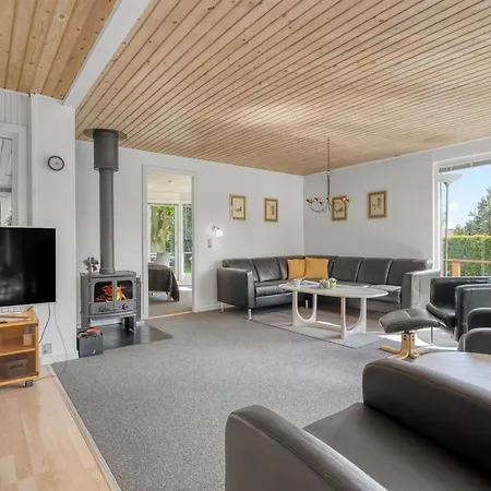 Holiday home Lirita - 700m From The Sea In Lolland- Falster And Mon By Interhome