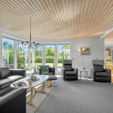 Lirita - 700m From The Sea By Interhome Bøtø By